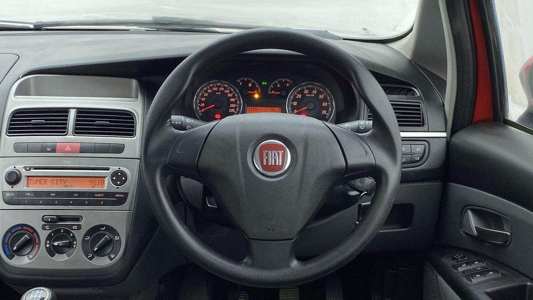 STEERING WHEEL CLOSE-UP