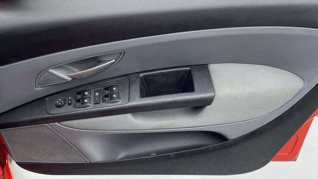 DRIVER SIDE DOOR PANEL CONTROLS