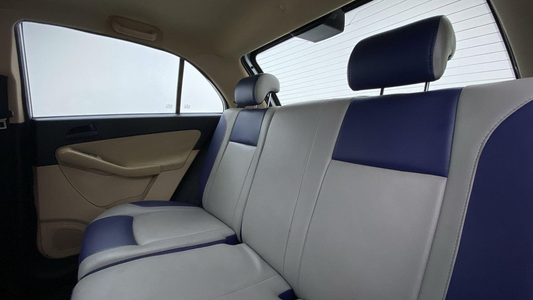 RIGHT SIDE REAR DOOR CABIN VIEW