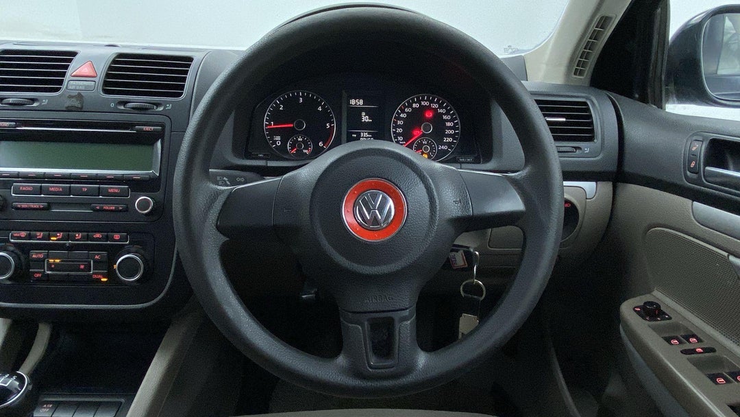 STEERING WHEEL CLOSE-UP