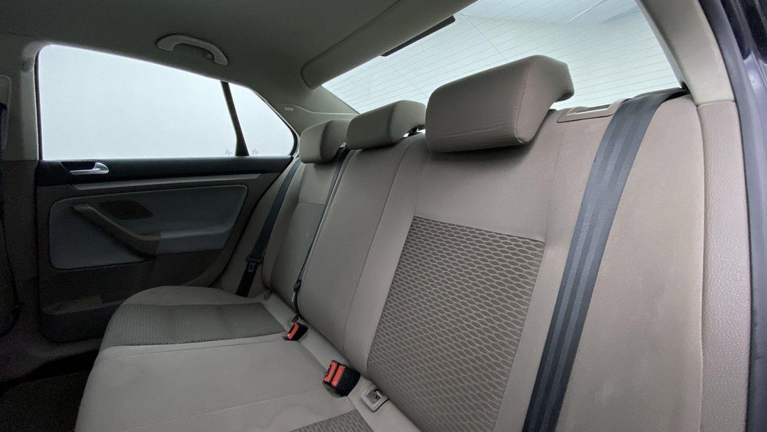 RIGHT SIDE REAR DOOR CABIN VIEW