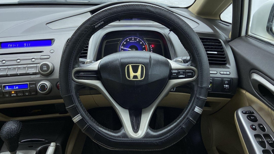 STEERING WHEEL CLOSE-UP
