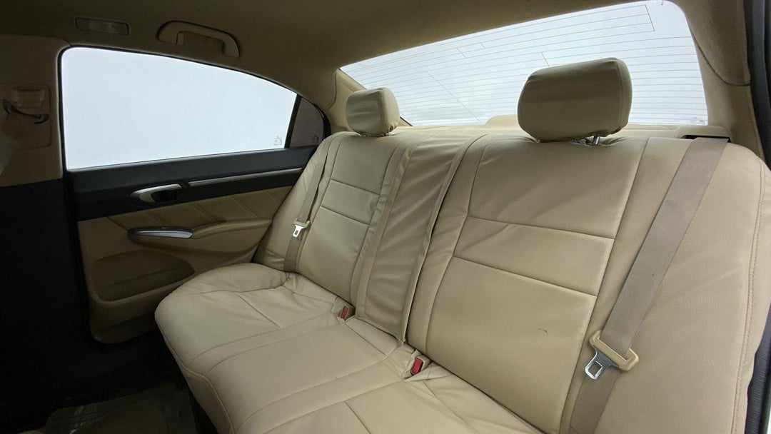 RIGHT SIDE REAR DOOR CABIN VIEW