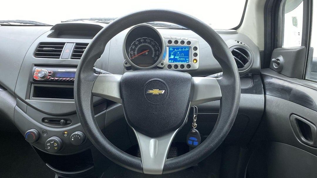 STEERING WHEEL CLOSE-UP
