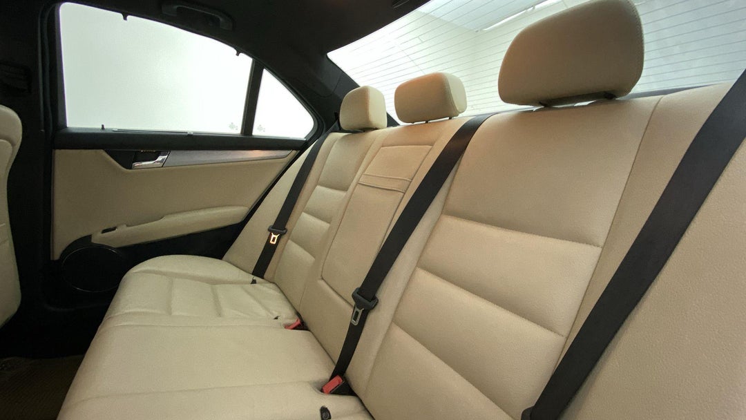 RIGHT SIDE REAR DOOR CABIN VIEW