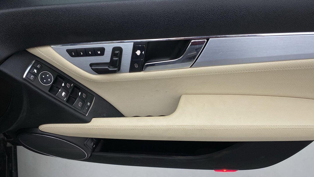 DRIVER SIDE DOOR PANEL CONTROLS