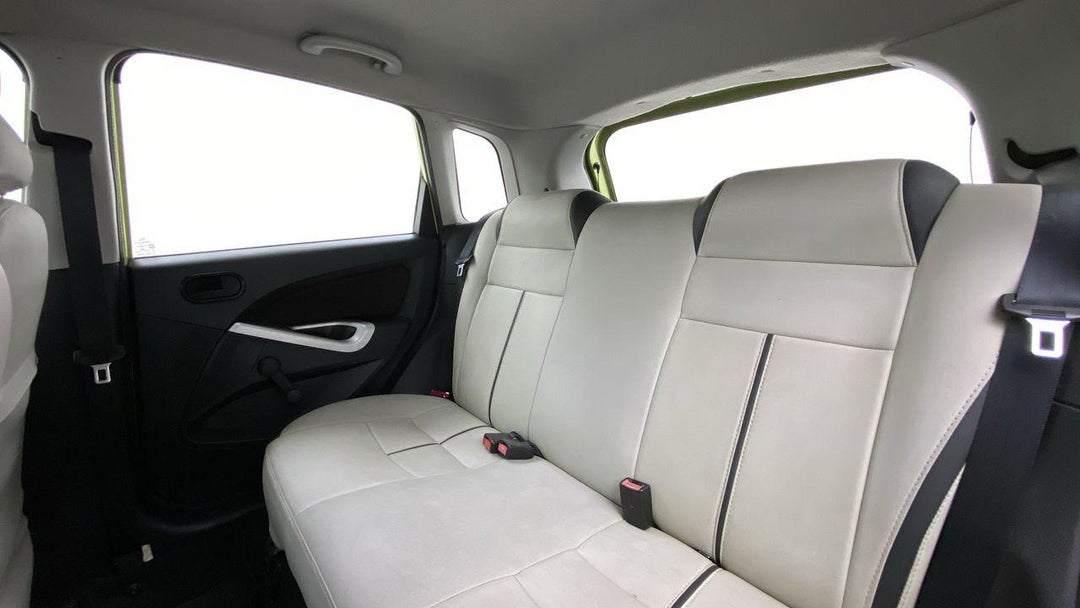 RIGHT SIDE REAR DOOR CABIN VIEW