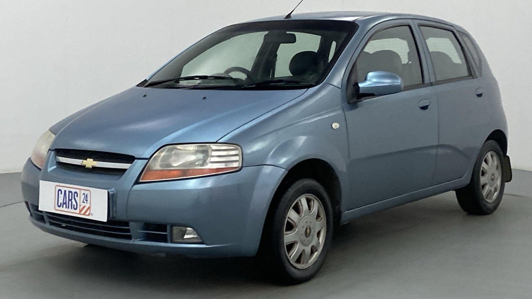 LEFT FRONT DIAGONAL (45-DEGREE) VIEW