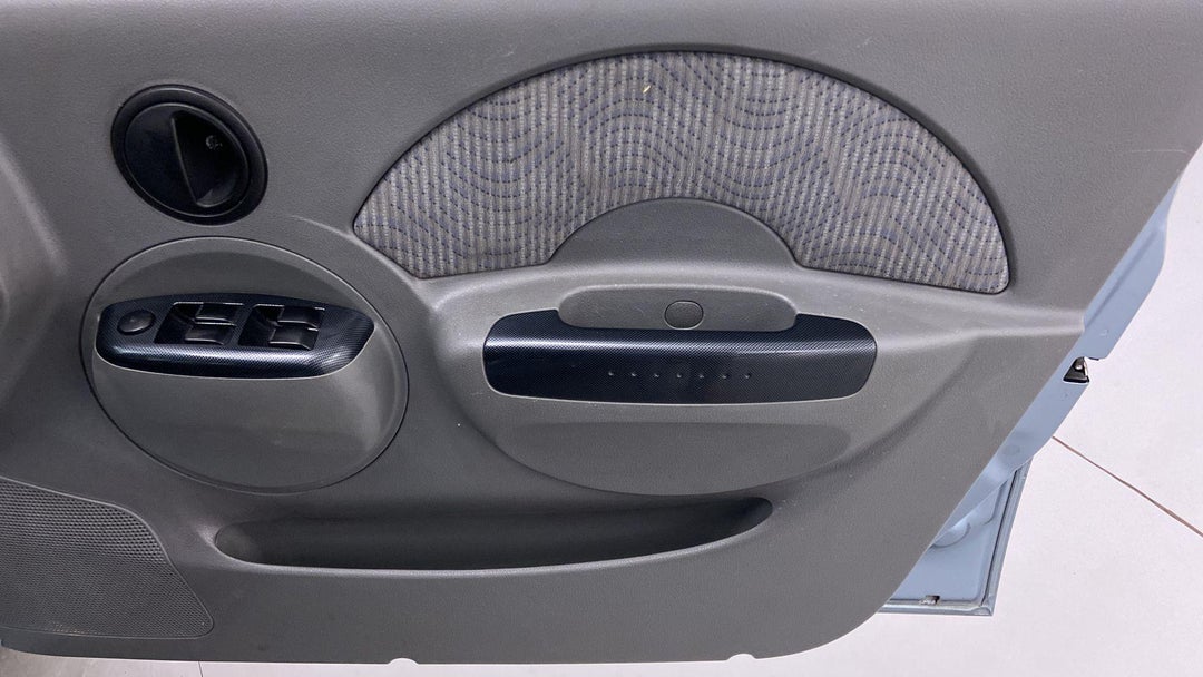 DRIVER SIDE DOOR PANEL CONTROLS