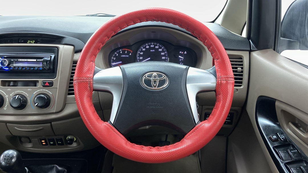 STEERING WHEEL CLOSE-UP