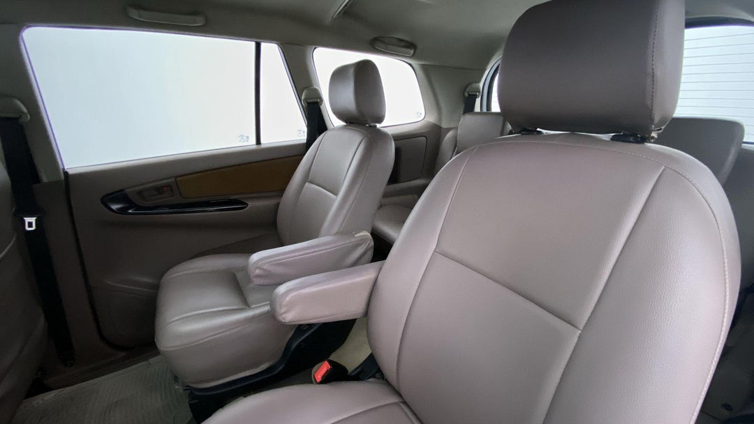 RIGHT SIDE REAR DOOR CABIN VIEW