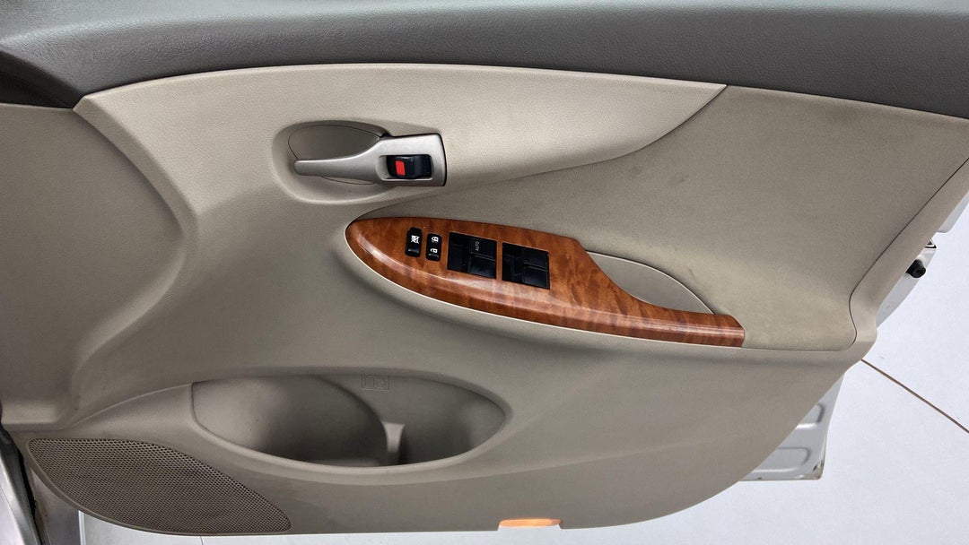 DRIVER SIDE DOOR PANEL CONTROLS