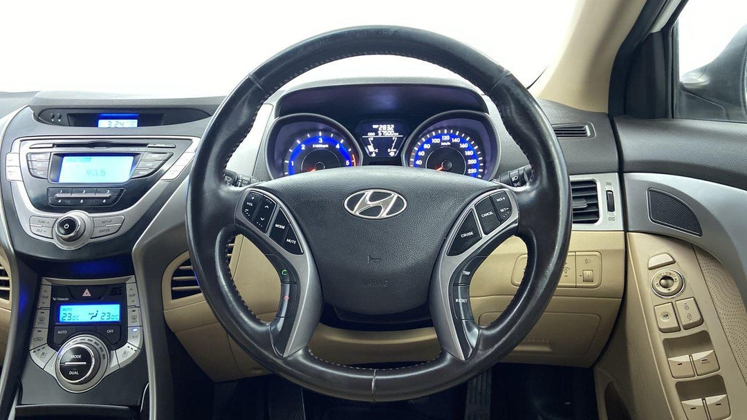 STEERING WHEEL CLOSE-UP