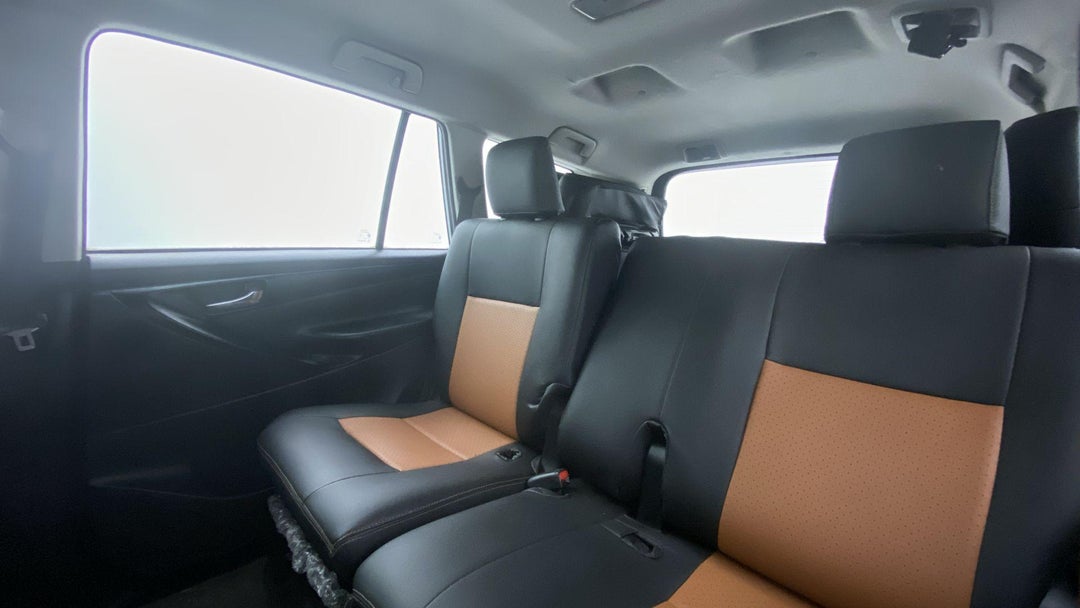 RIGHT SIDE REAR DOOR CABIN VIEW