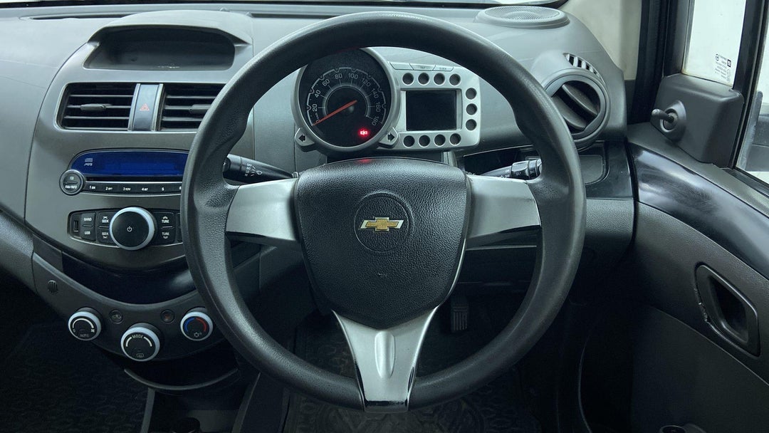STEERING WHEEL CLOSE-UP