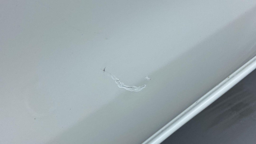 LEFT FRONT DOOR HEAVY SCRATCH (1 TO 3 INCHES)