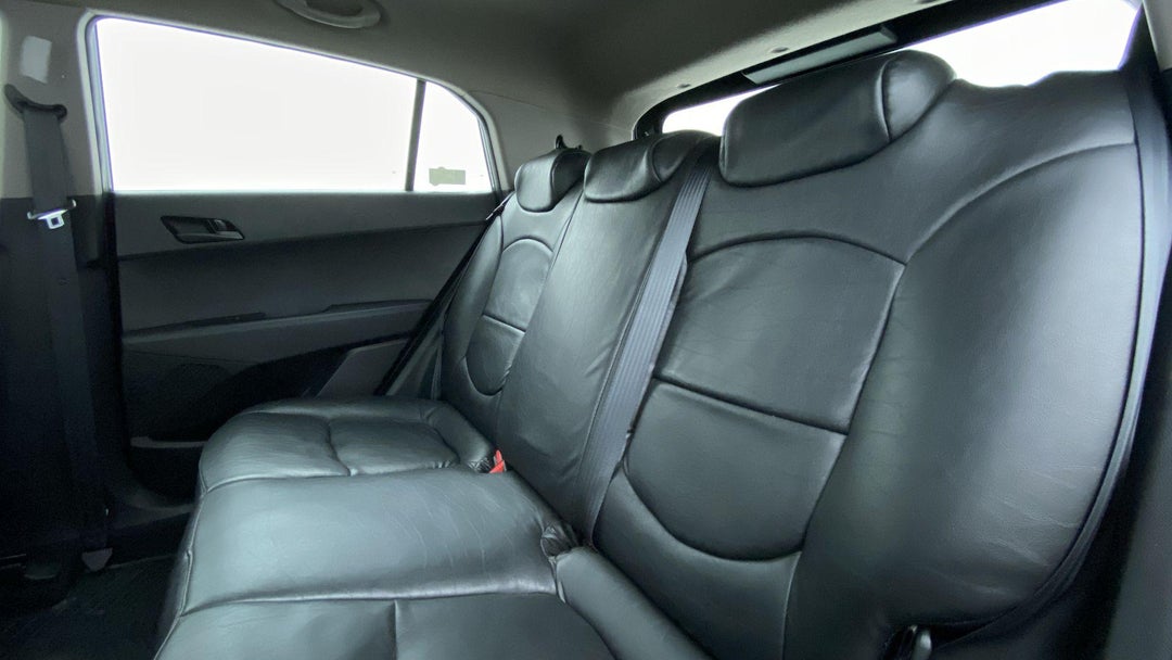 RIGHT SIDE REAR DOOR CABIN VIEW