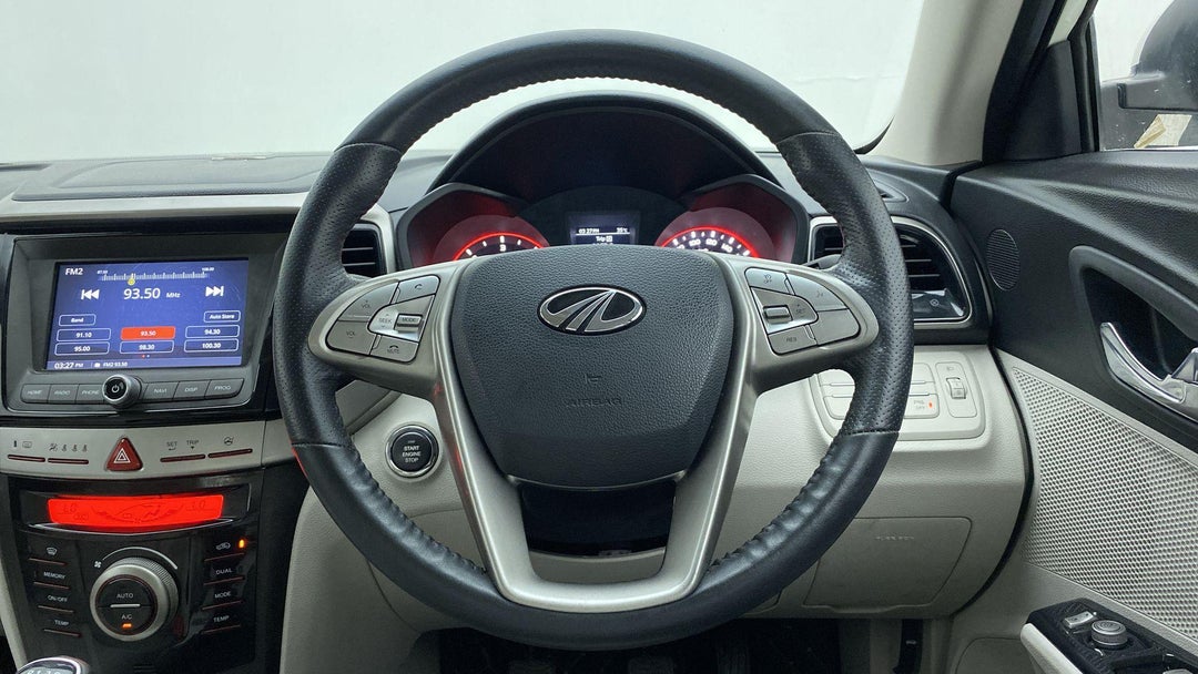 STEERING WHEEL CLOSE-UP