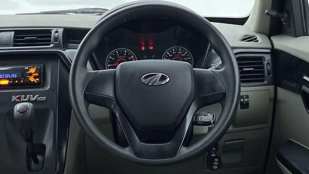 STEERING WHEEL CLOSE-UP