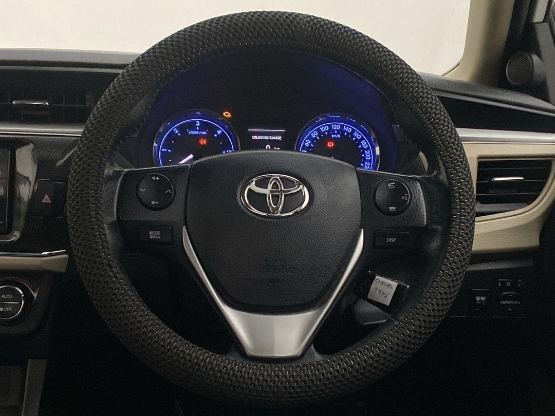STEERING WHEEL CLOSE-UP
