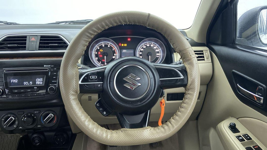 STEERING WHEEL CLOSE-UP