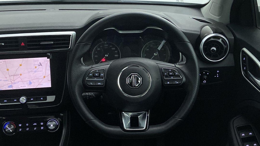 STEERING WHEEL CLOSE-UP