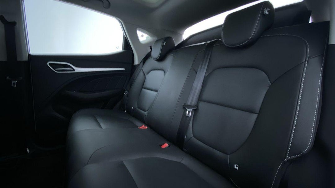 RIGHT SIDE REAR DOOR CABIN VIEW