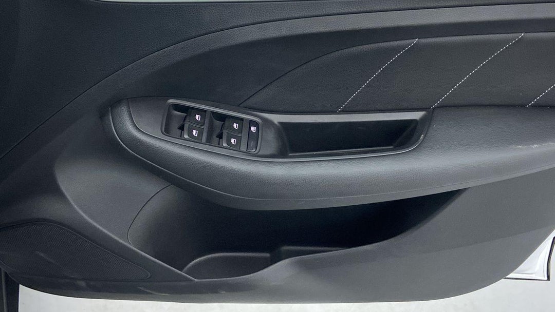 DRIVER SIDE DOOR PANEL CONTROLS