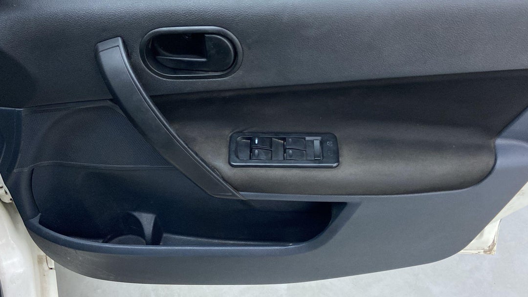 DRIVER SIDE DOOR PANEL CONTROLS