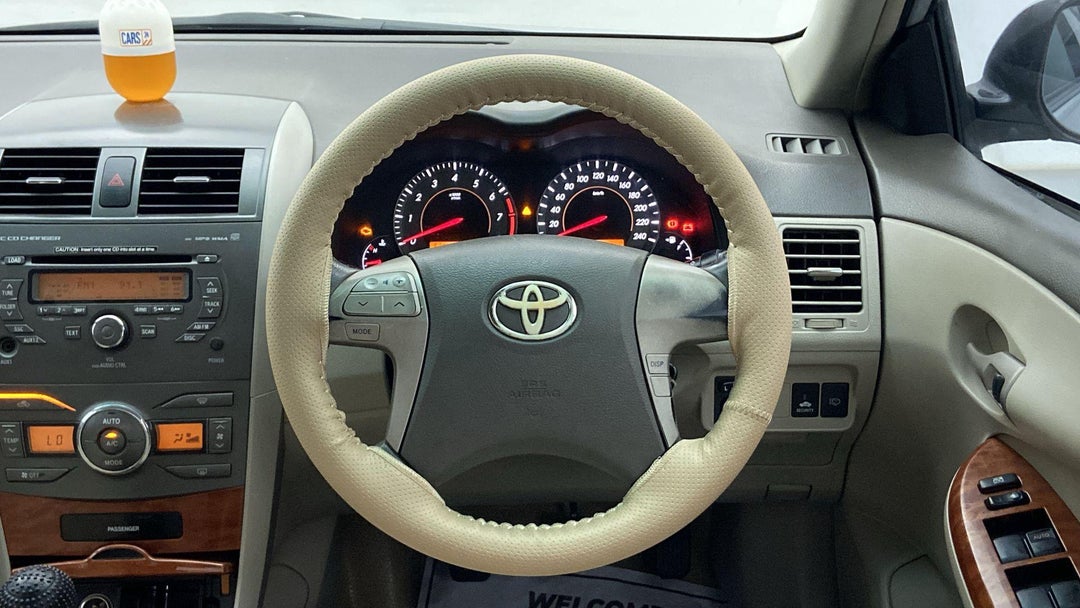 STEERING WHEEL CLOSE-UP
