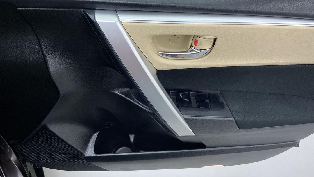 DRIVER SIDE DOOR PANEL CONTROLS
