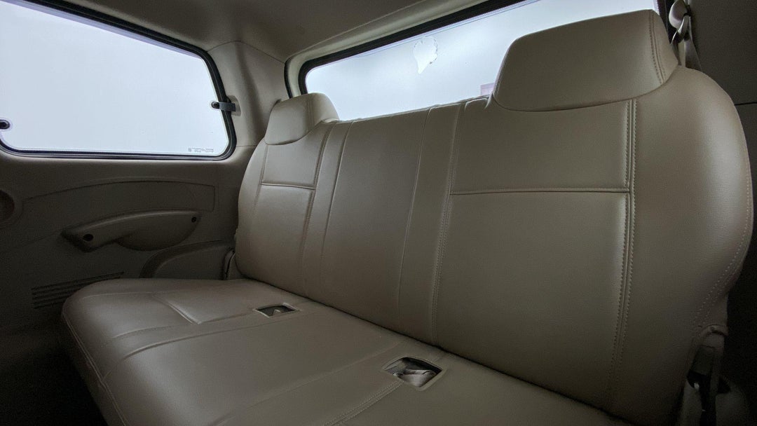 THIRD SEAT ROW (ONLY IF APPLICABLE - eg. SUVs)