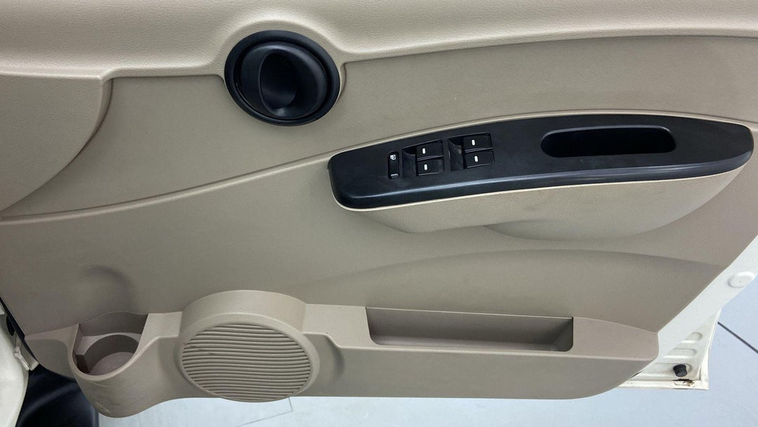 DRIVER SIDE DOOR PANEL CONTROLS