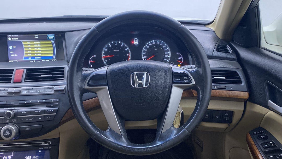 STEERING WHEEL CLOSE-UP