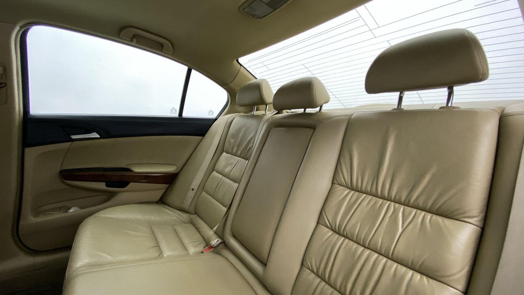 RIGHT SIDE REAR DOOR CABIN VIEW