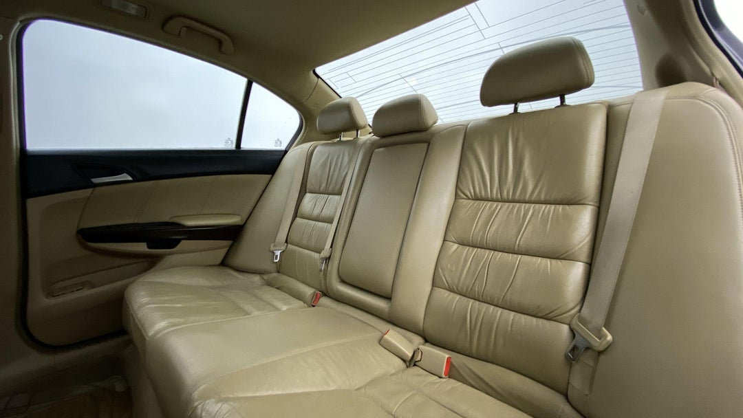 RIGHT SIDE REAR DOOR CABIN VIEW