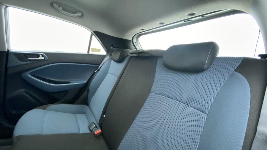 RIGHT SIDE REAR DOOR CABIN VIEW