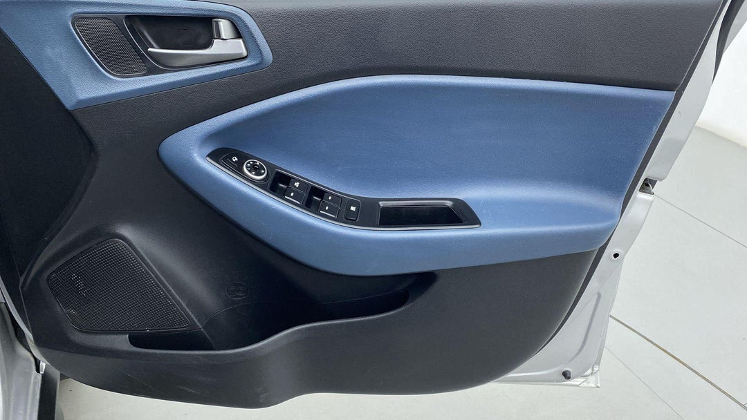DRIVER SIDE DOOR PANEL CONTROLS
