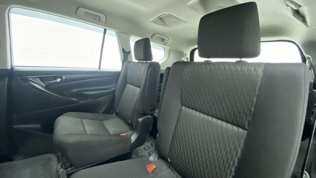 RIGHT SIDE REAR DOOR CABIN VIEW