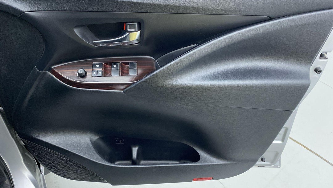 DRIVER SIDE DOOR PANEL CONTROLS
