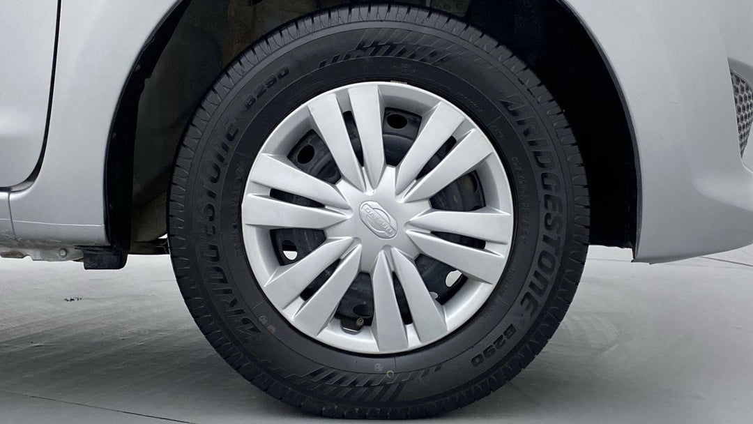 RIGHT FRONT WHEEL