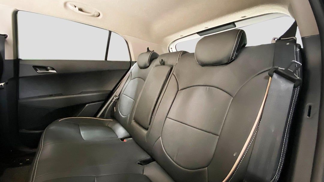 RIGHT SIDE REAR DOOR CABIN VIEW