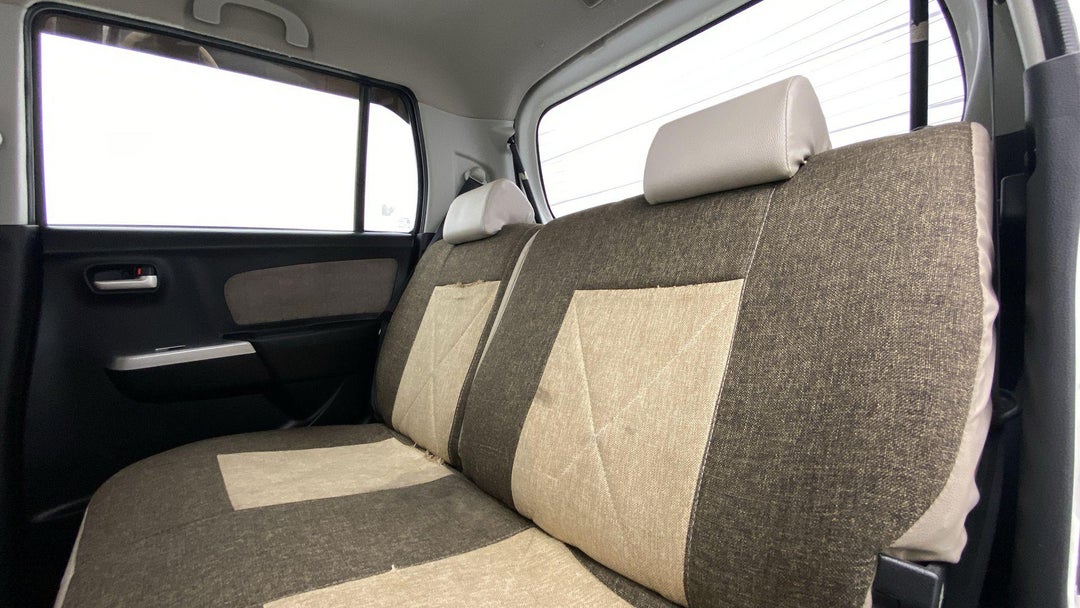 RIGHT SIDE REAR DOOR CABIN VIEW