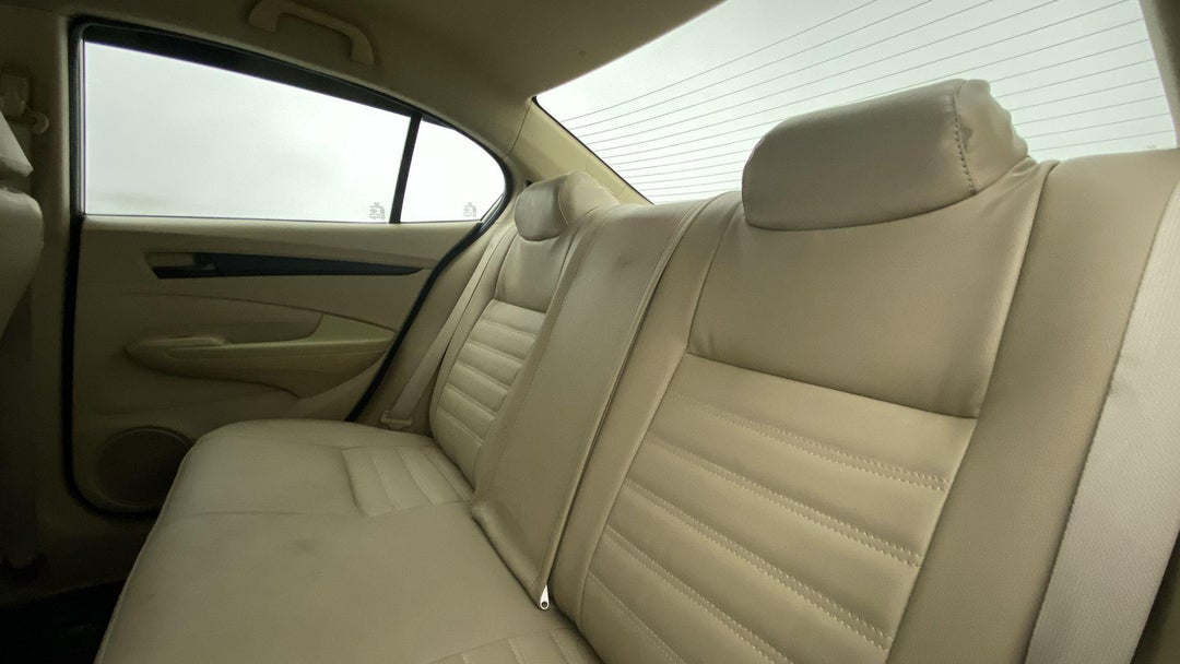 RIGHT SIDE REAR DOOR CABIN VIEW