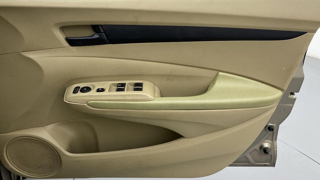 DRIVER SIDE DOOR PANEL CONTROLS