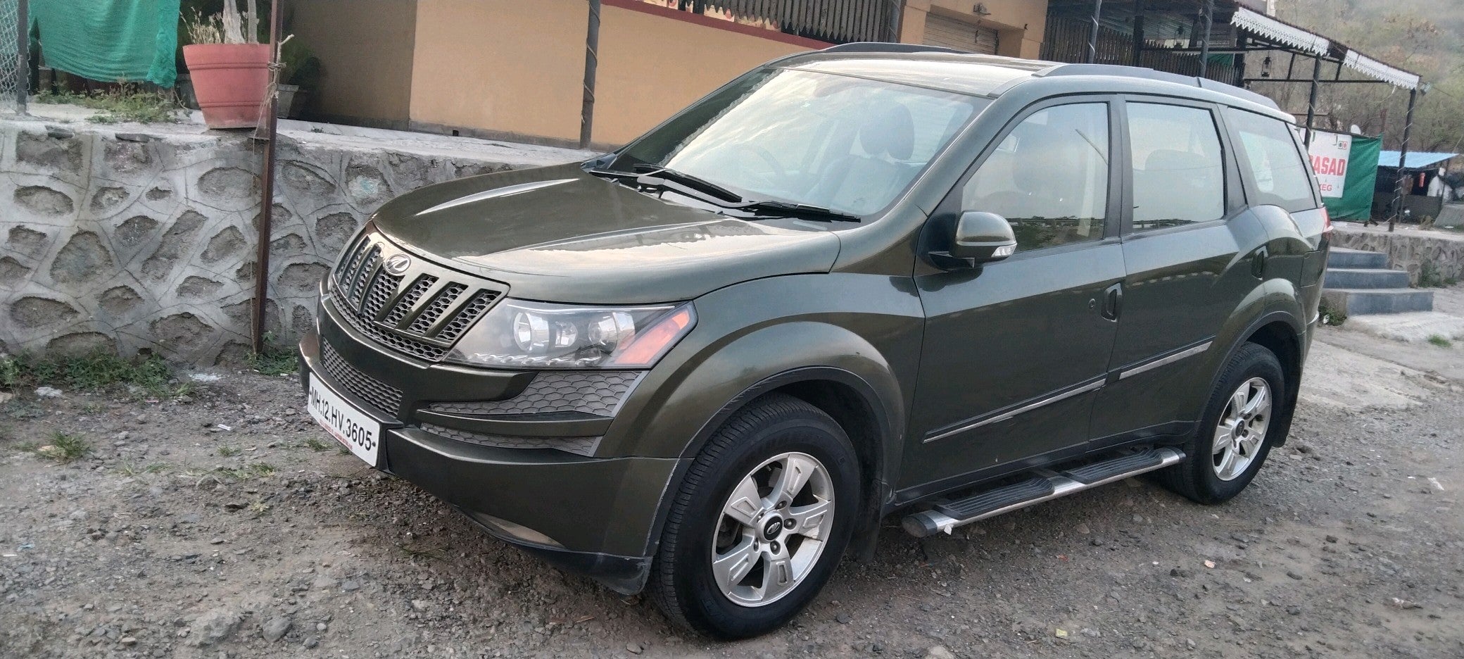 Buy Used 2012 Mahindra XUV500 W8 FWD MANUAL in Pune - CARS24