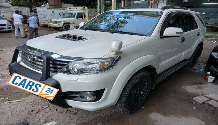 2015 Toyota Fortuner 3.0 AT 4X2, Diesel, Automatic, 64,875 km, Front LHS